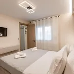 Villa Fa & F
